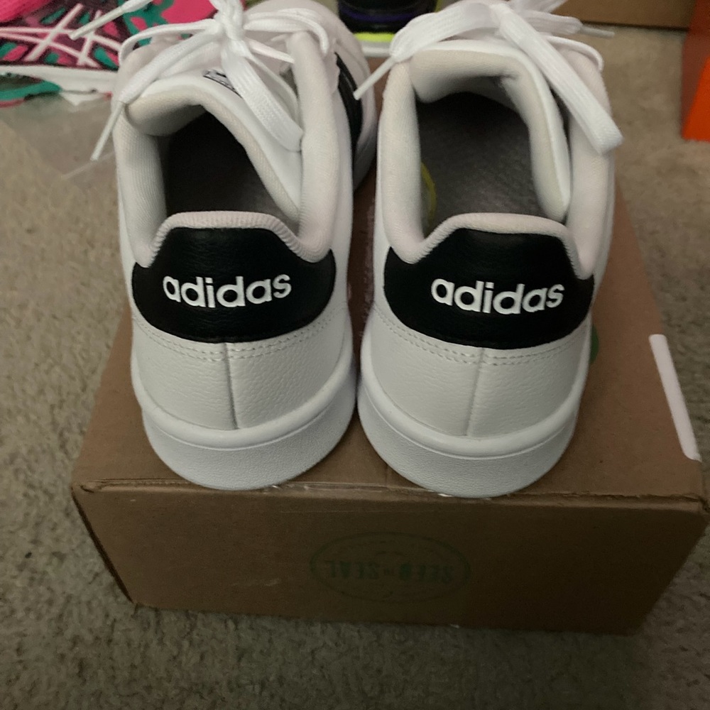 Adidas - Picture 3 of 6